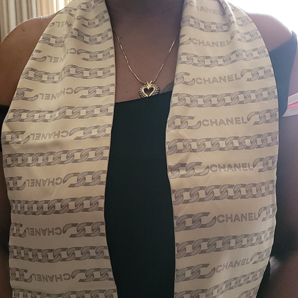 AUTHENTIC GOLD CHANEL VINTAGE SILK SCARF - Picture 8 of 8